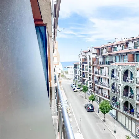 Modern - Meters Away From The Apartment *