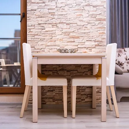 Modern - Meters Away From The * 포마리