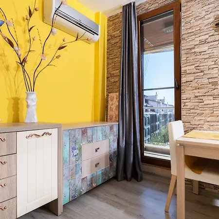 Modern - Meters Away From The 포마리