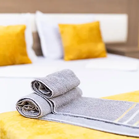 Modern - Meters Away From The 아파트