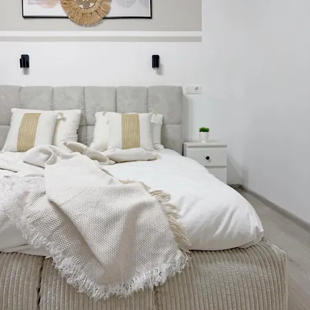 Modern - Meters Away From The Apartman *