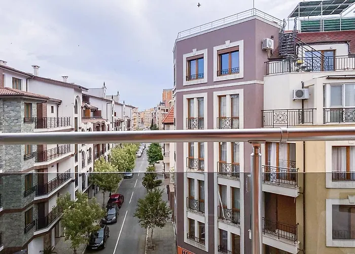 Modern - Meters Away From The Apartman *