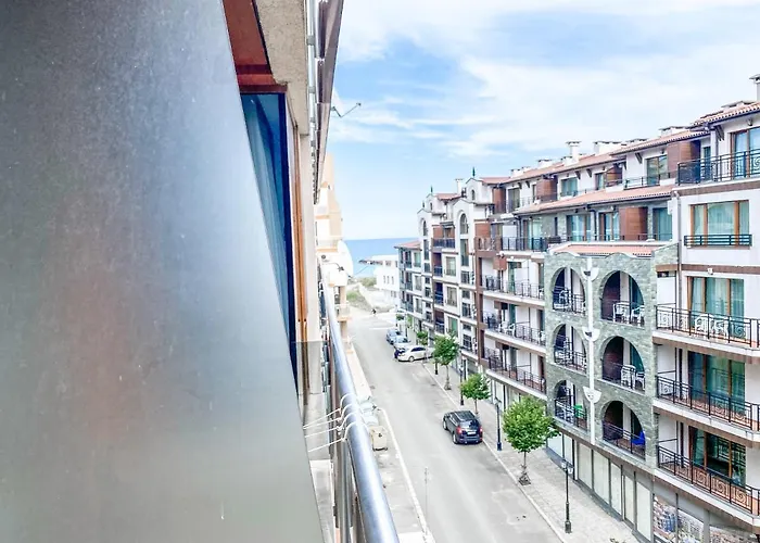 Modern - Meters Away From The Apartman *