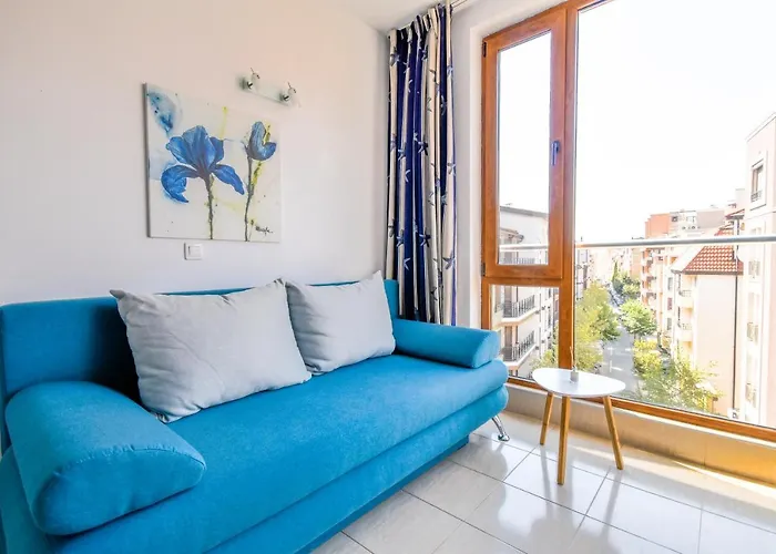 Apartman Modern - Meters Away From The