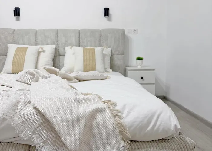 Modern - Meters Away From The Apartman *